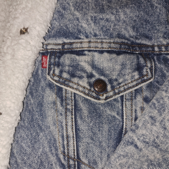 Vintage Levi's Sherpa Lined Denim Jacket - Picture 5 of 6
